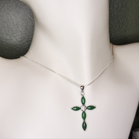 💥SALE💥 18K White Gold Filled Jade Cross Pendant With 925 Sterling 22inch Chain - Picture 3 of 11